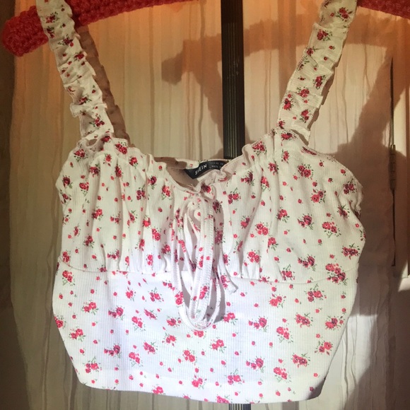 Cute spring crop top! - Picture 1 of 1